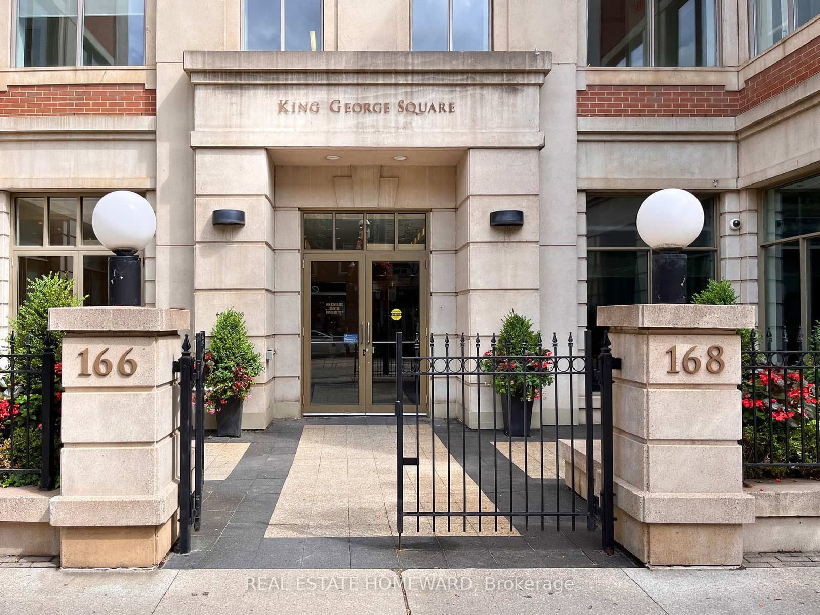 168 King Street E, Unit 913 thumbnail 2
