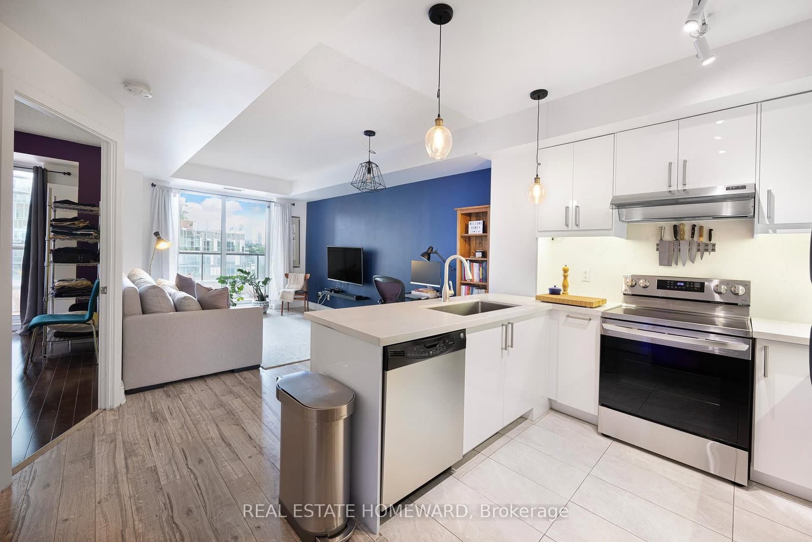 168 King Street E, Unit 913 thumbnail 3