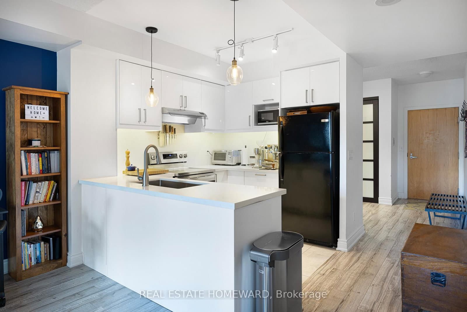 168 King Street E, Unit 913 thumbnail 9
