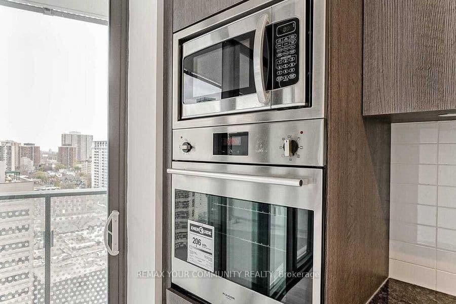 11 Wellesley Street W, Unit 1212 thumbnail 14