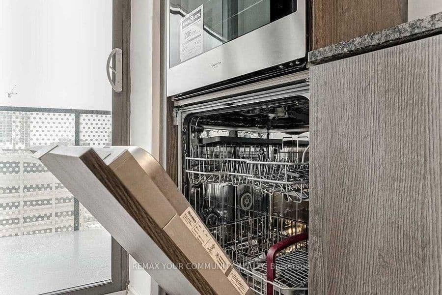 11 Wellesley Street W, Unit 1212 thumbnail 15
