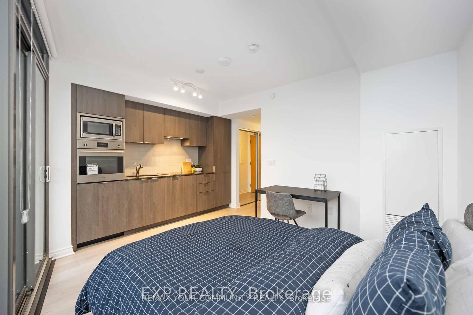11 Wellesley Street W, Unit 1212 thumbnail 18