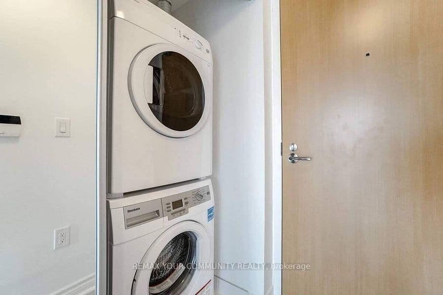 11 Wellesley Street W, Unit 1212 thumbnail 7