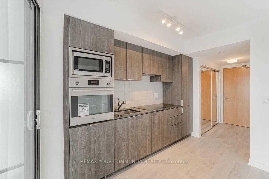11 Wellesley Street W, Unit 1212 thumbnail 8