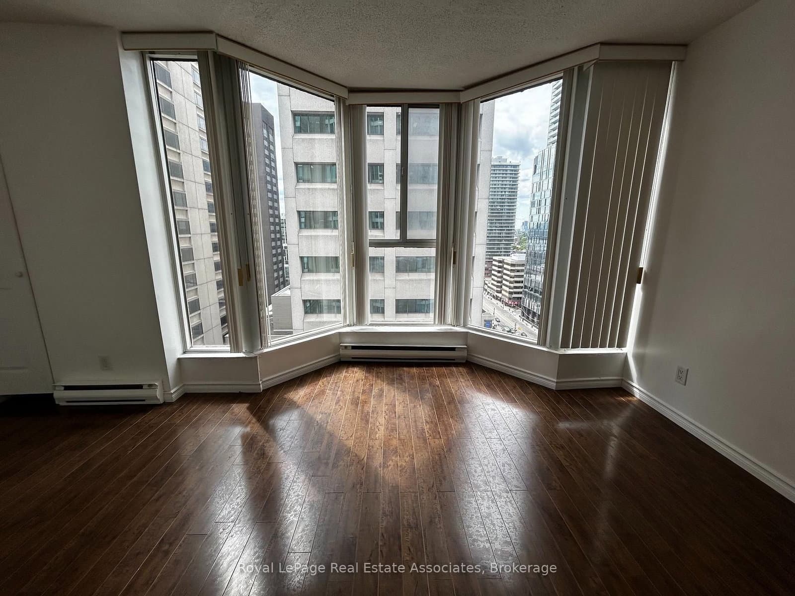 55 Centre Avenue, Unit 1805 thumbnail 7