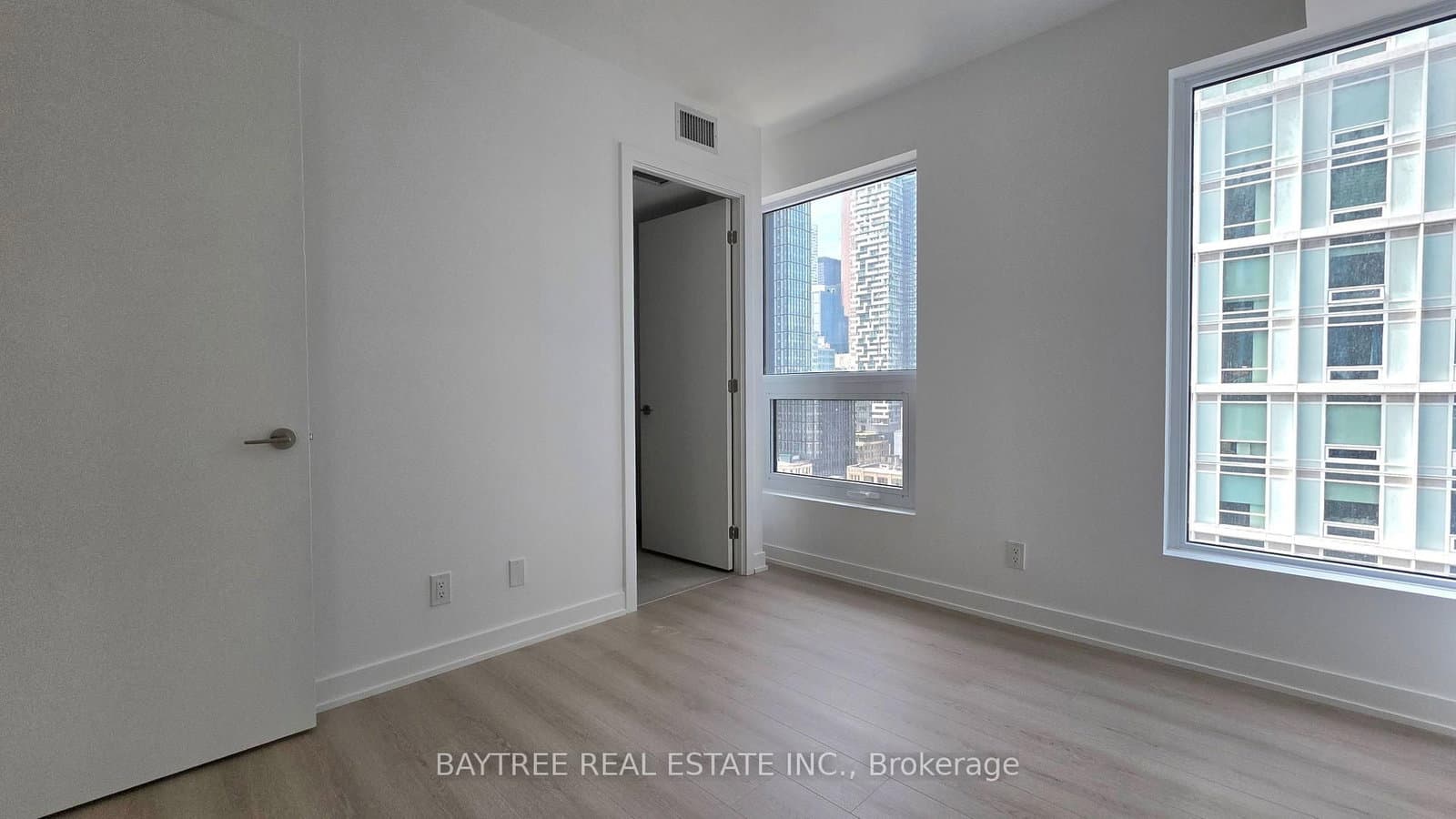 100 Queen Street E, Unit 1611 thumbnail 15
