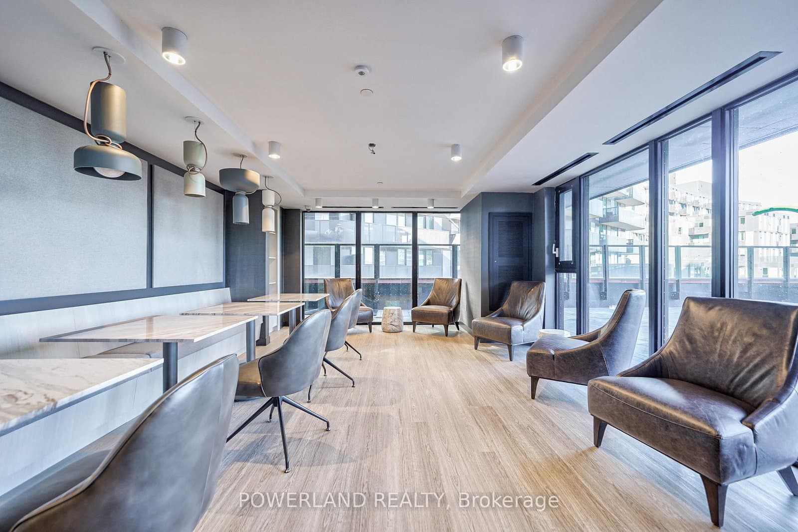 8 Tippett Road, Unit 522 thumbnail 4