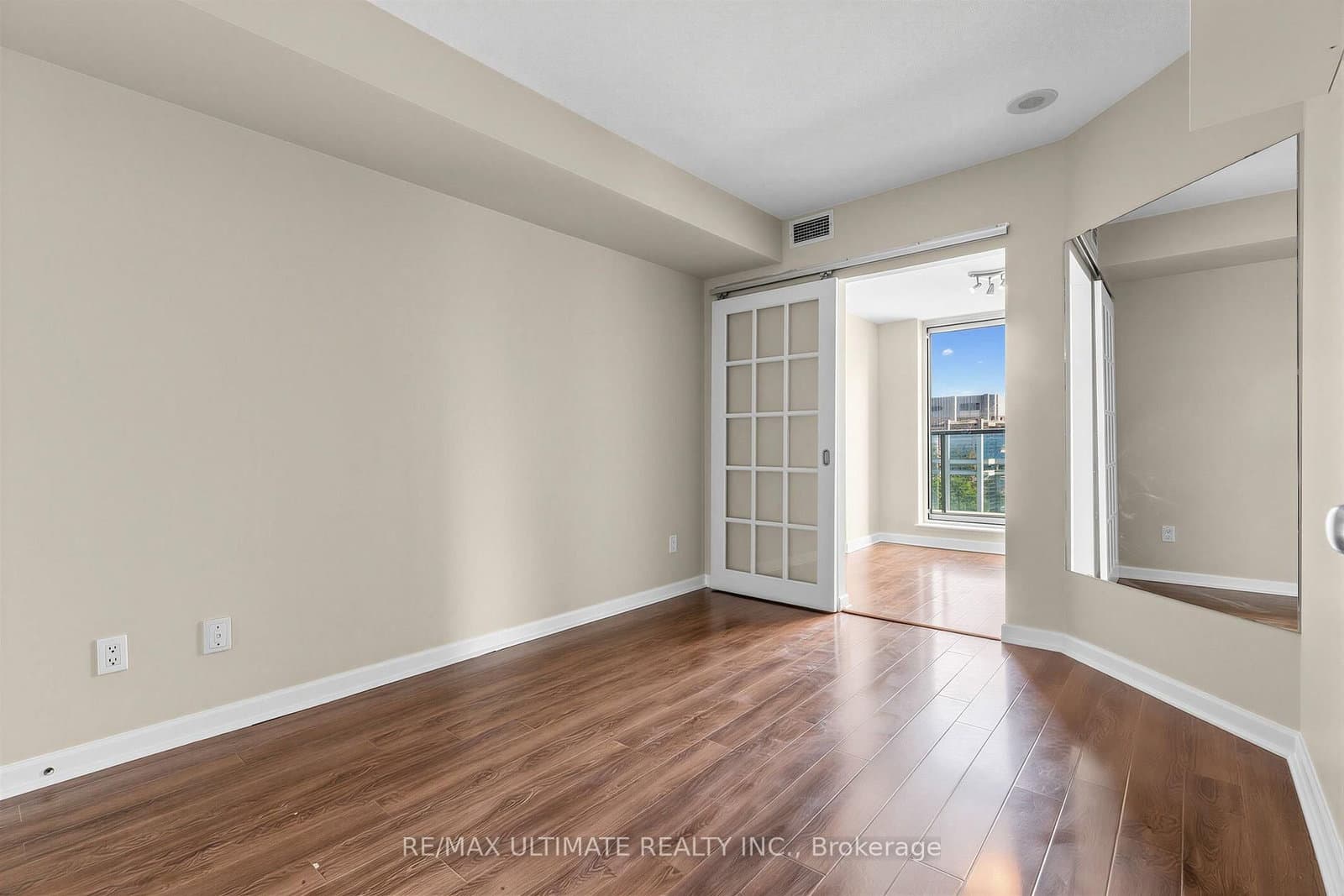 8 Park Road, Unit 1508 thumbnail 10