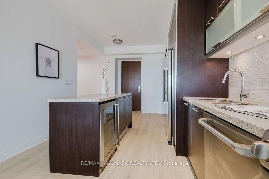 388 YONGE Street, Unit 6104 thumbnail 15