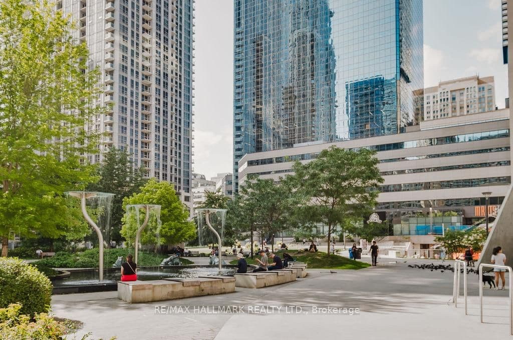 388 YONGE Street, Unit 6104 thumbnail 4