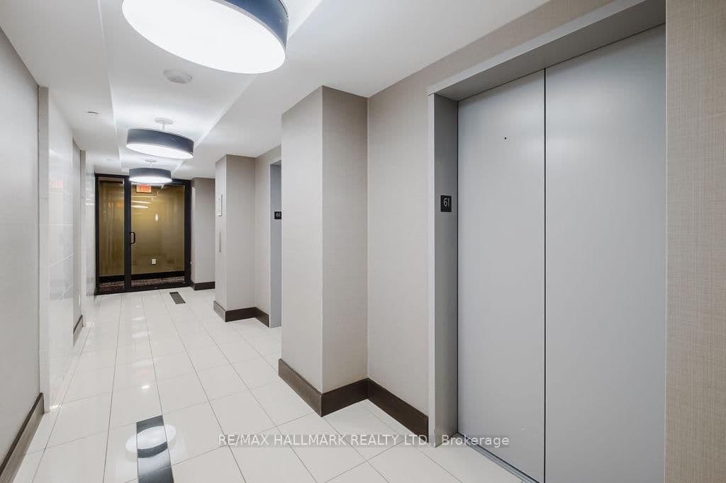 388 YONGE Street, Unit 6104 thumbnail 7