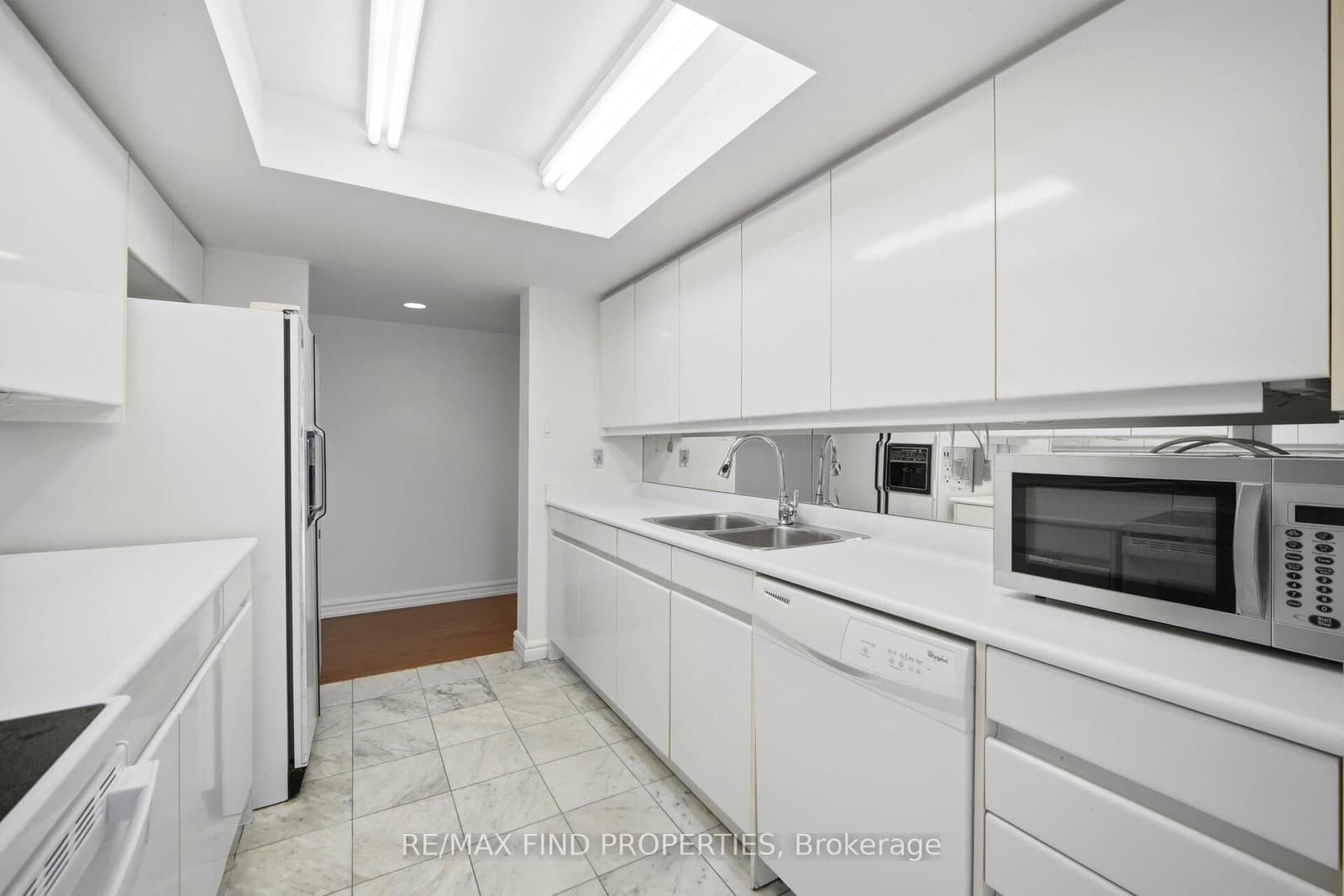33 University Avenue, Unit 1203 thumbnail 10