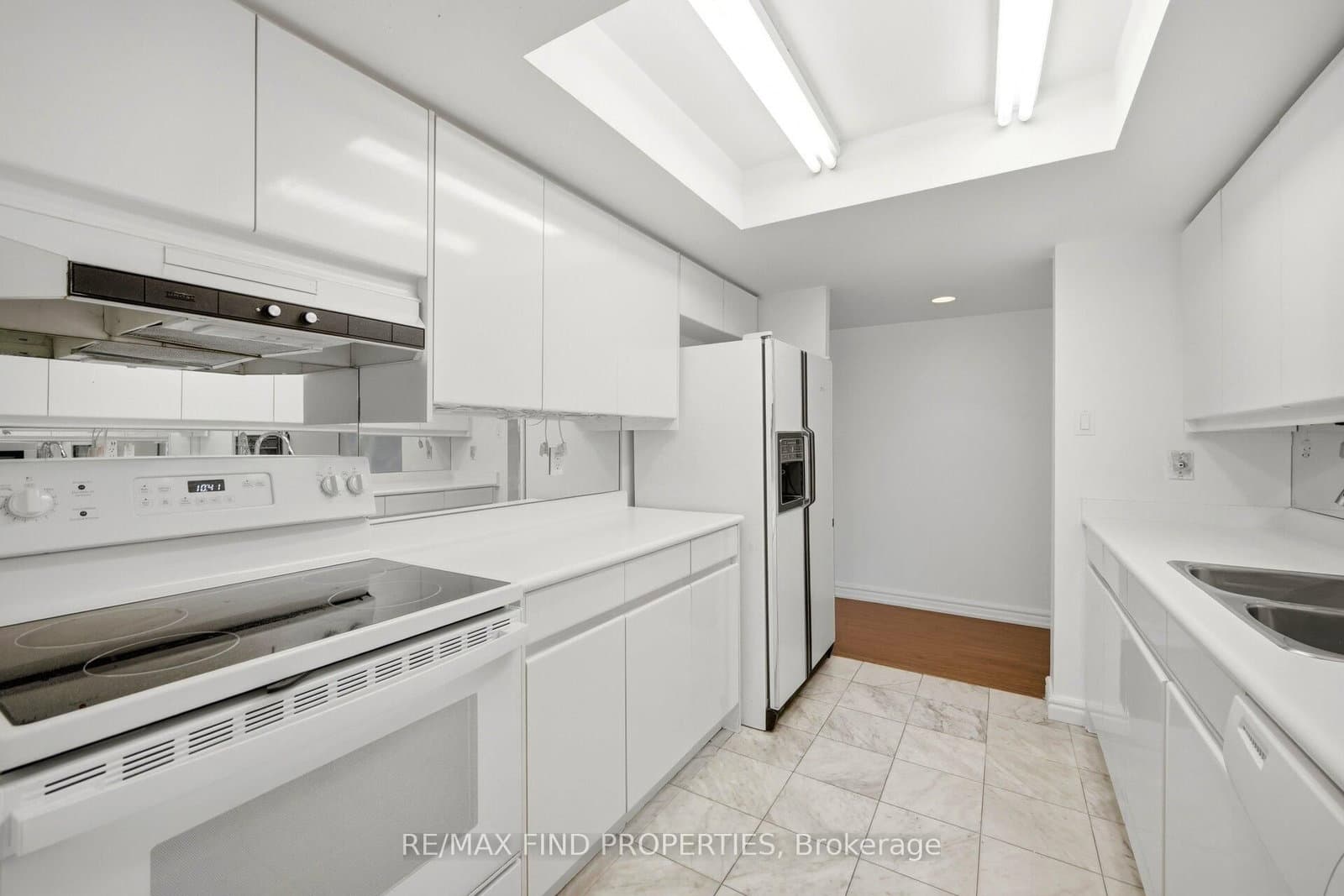 33 University Avenue, Unit 1203 thumbnail 11