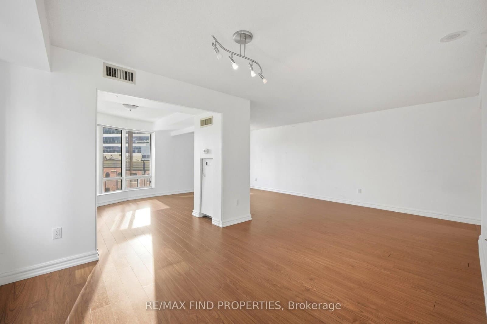 33 University Avenue, Unit 1203 thumbnail 15