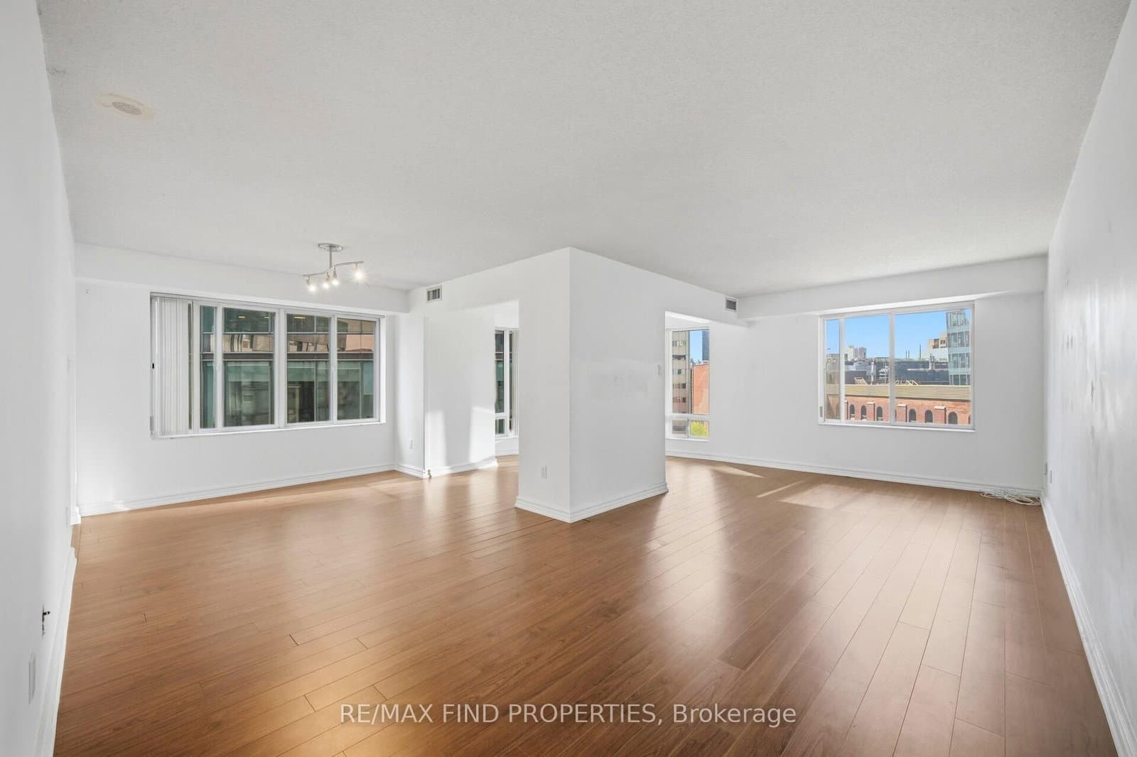 33 University Avenue, Unit 1203 thumbnail 17