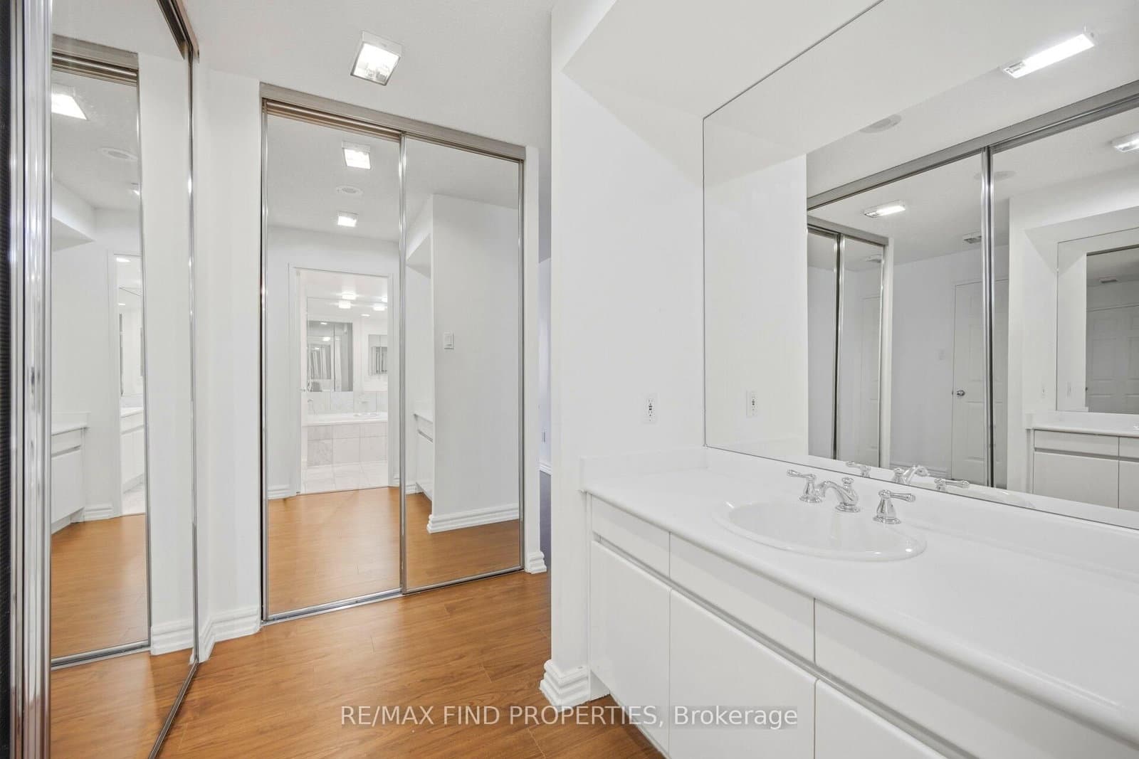 33 University Avenue, Unit 1203 thumbnail 30