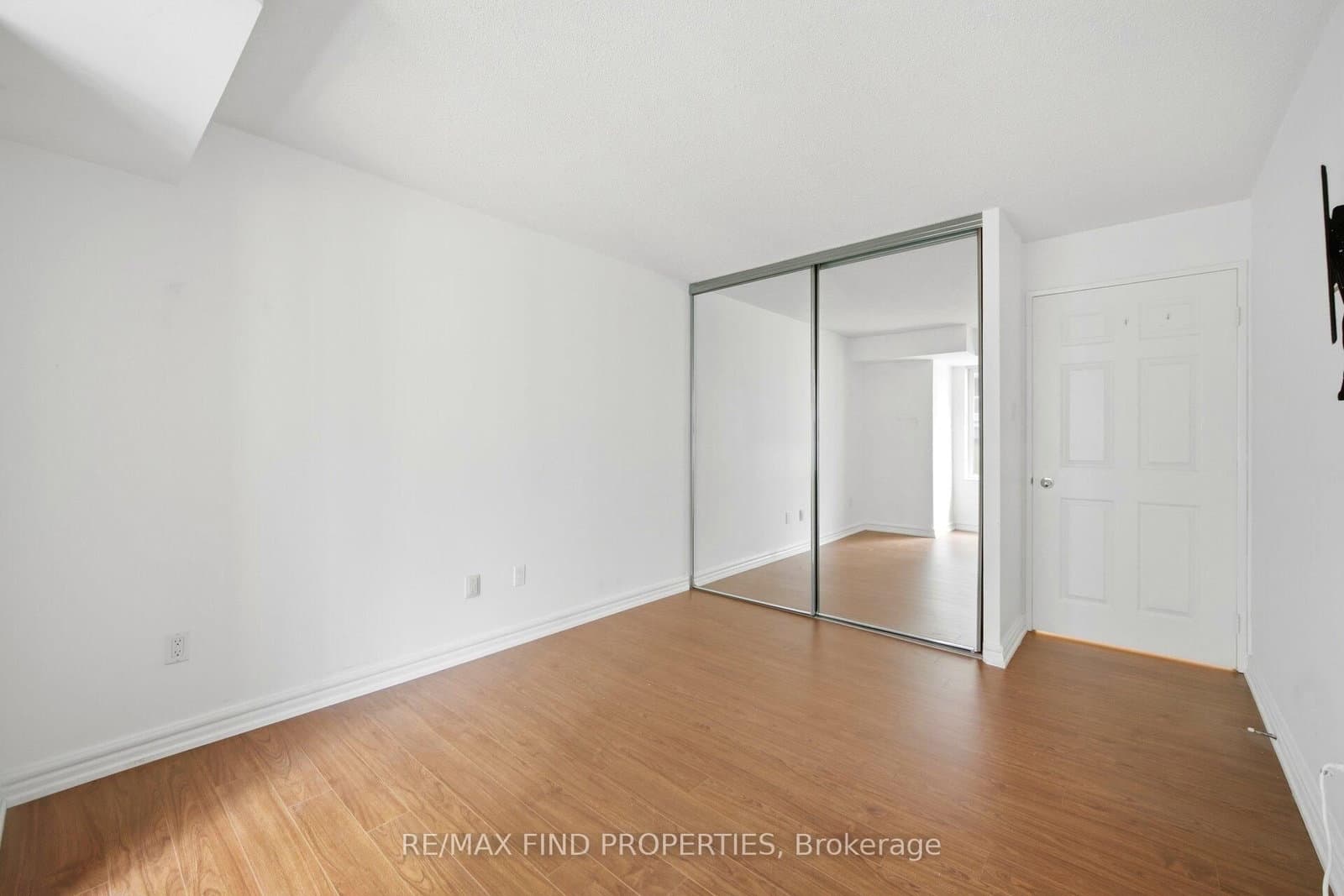 33 University Avenue, Unit 1203 thumbnail 33