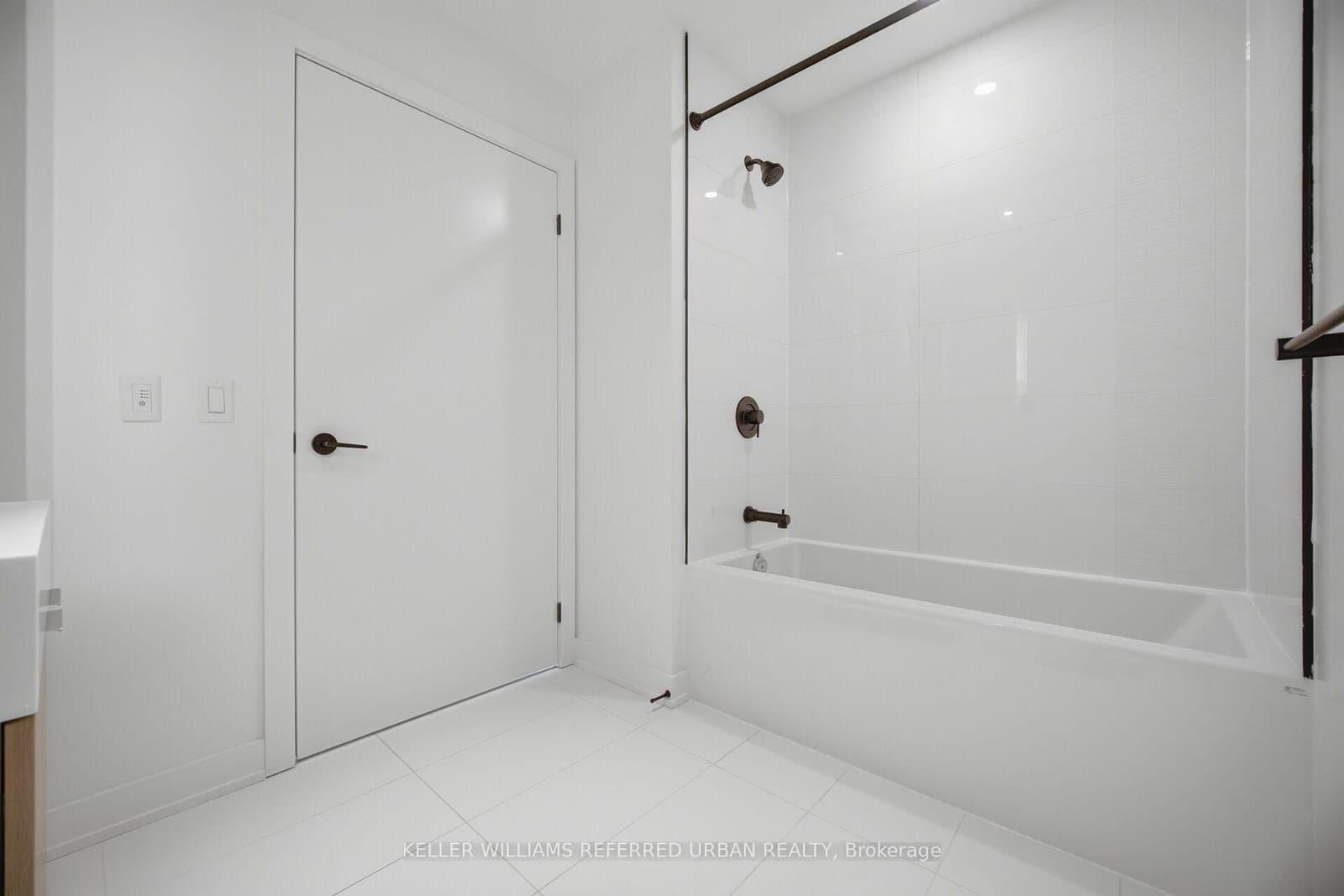 117 Broadway Avenue, Unit 1611 thumbnail 22