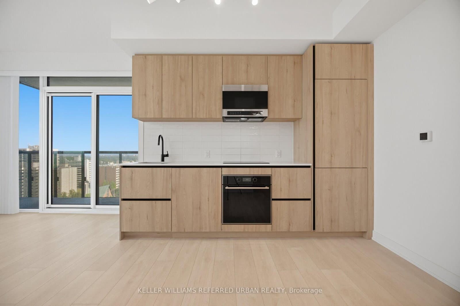 117 Broadway Avenue, Unit 1611 thumbnail 8