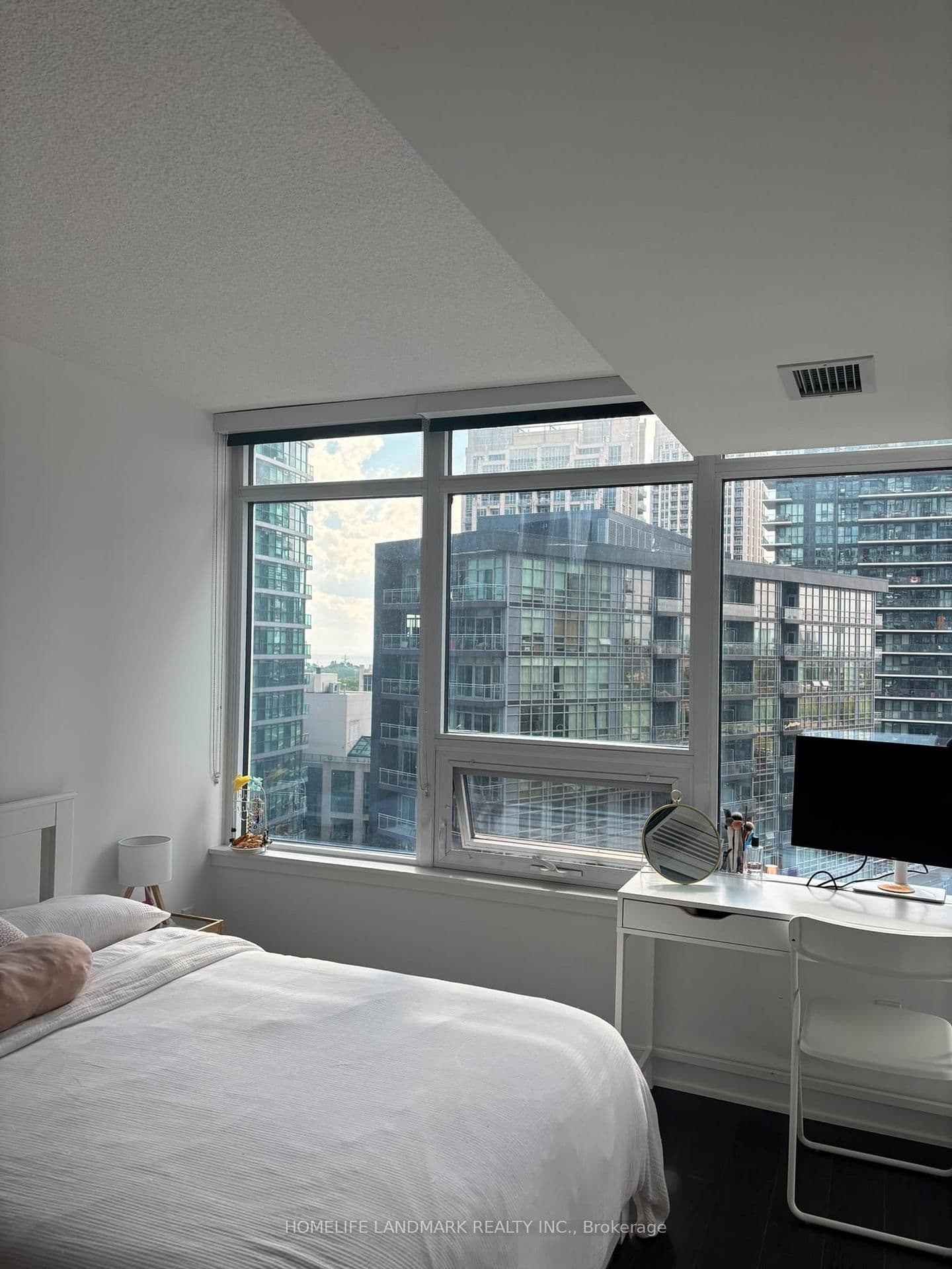 19 Bathurst Street, Unit 1616 thumbnail 7