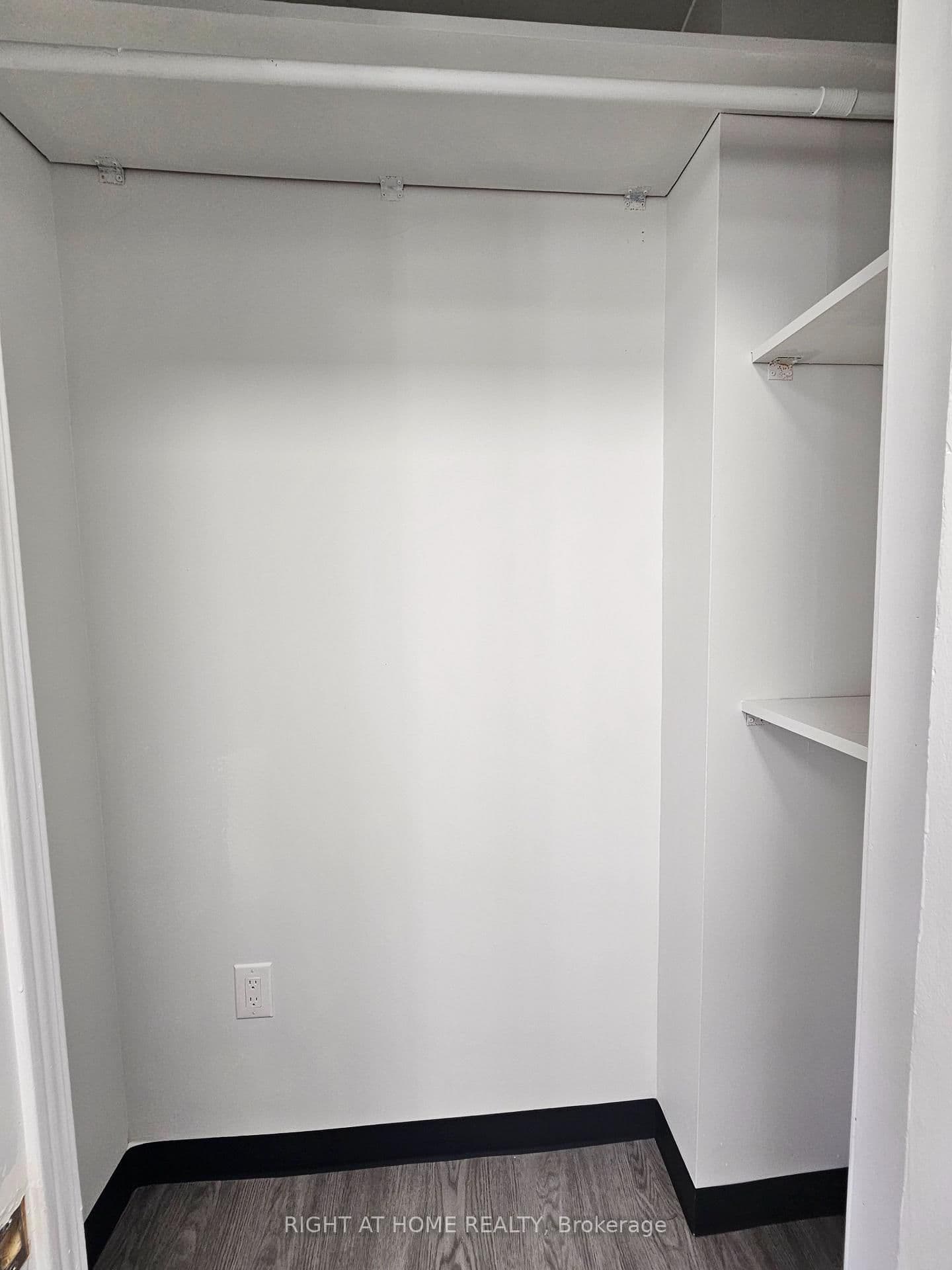 516 Yonge Street, Unit 2 thumbnail 21
