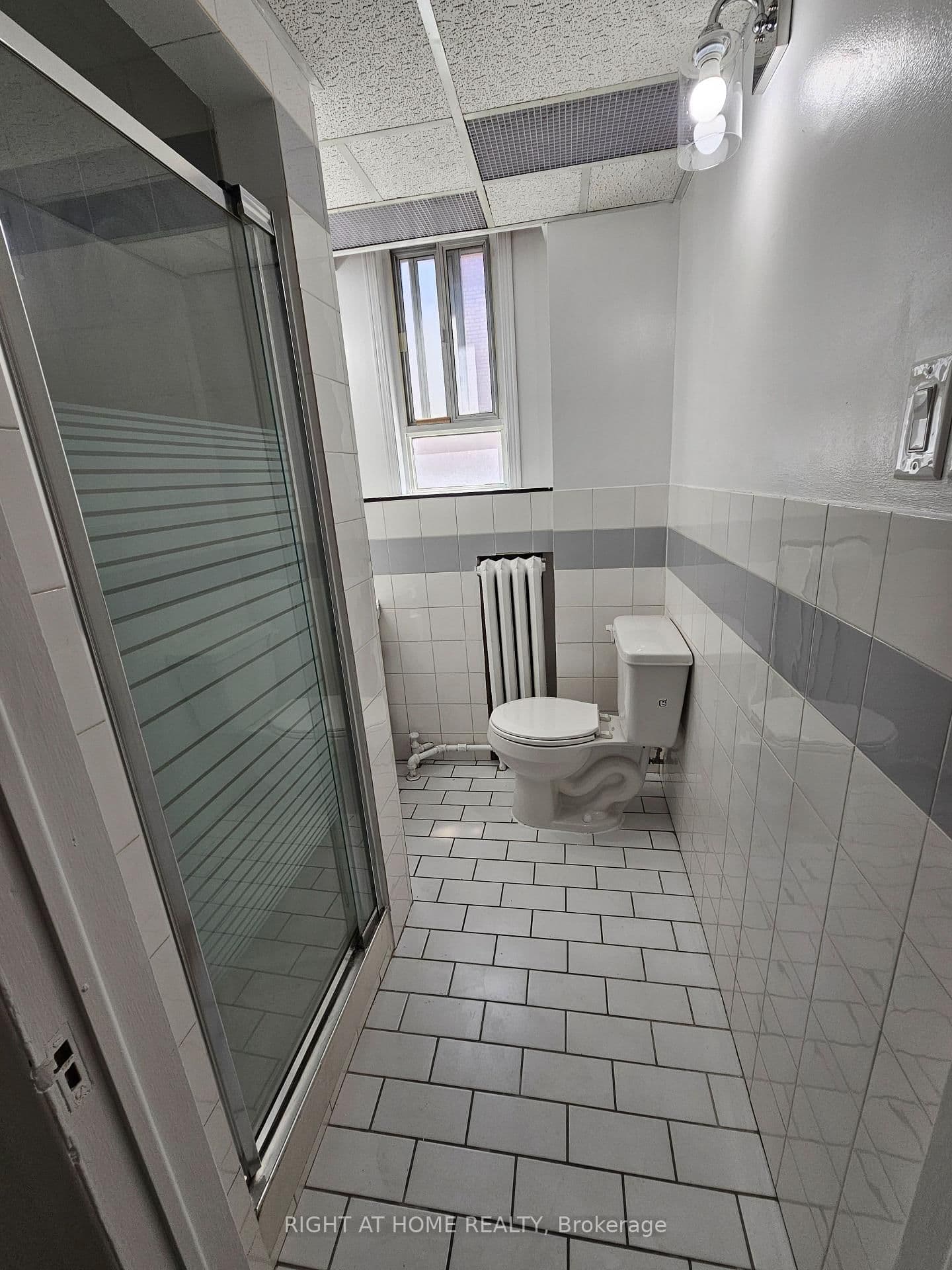 516 Yonge Street, Unit 2 thumbnail 22