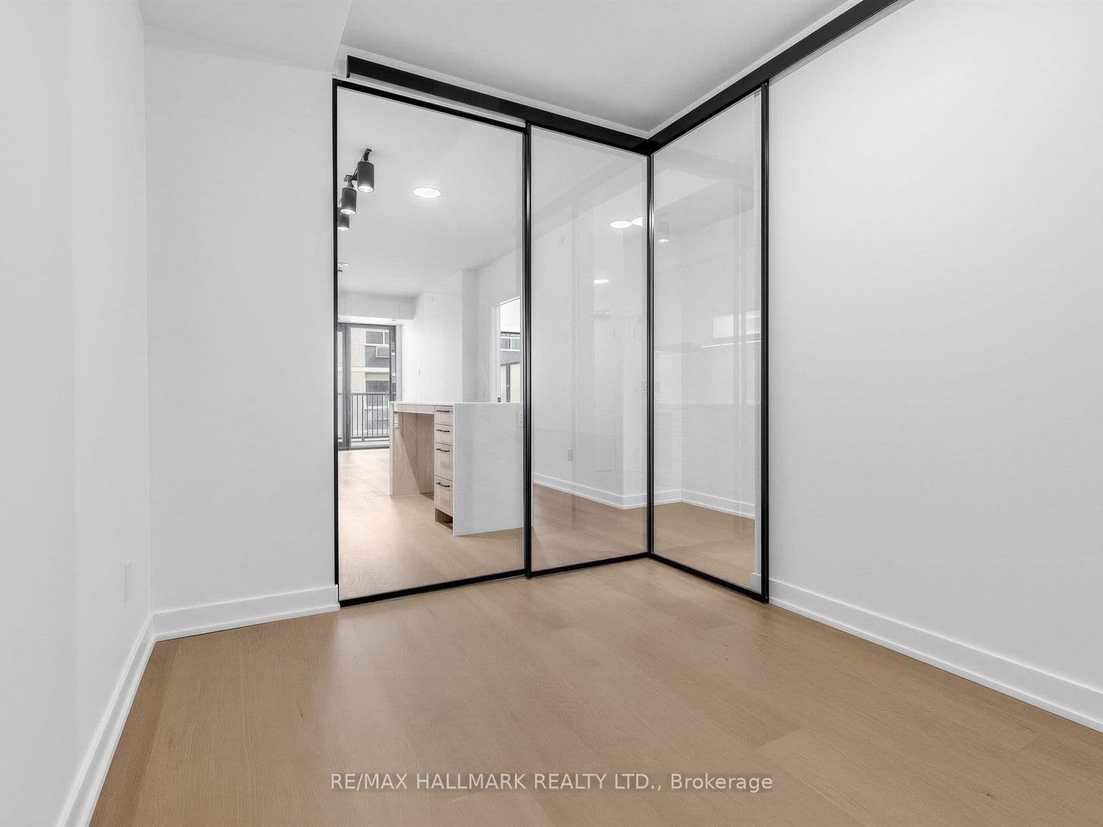 91 Montclair Avenue, Unit 528 thumbnail 20