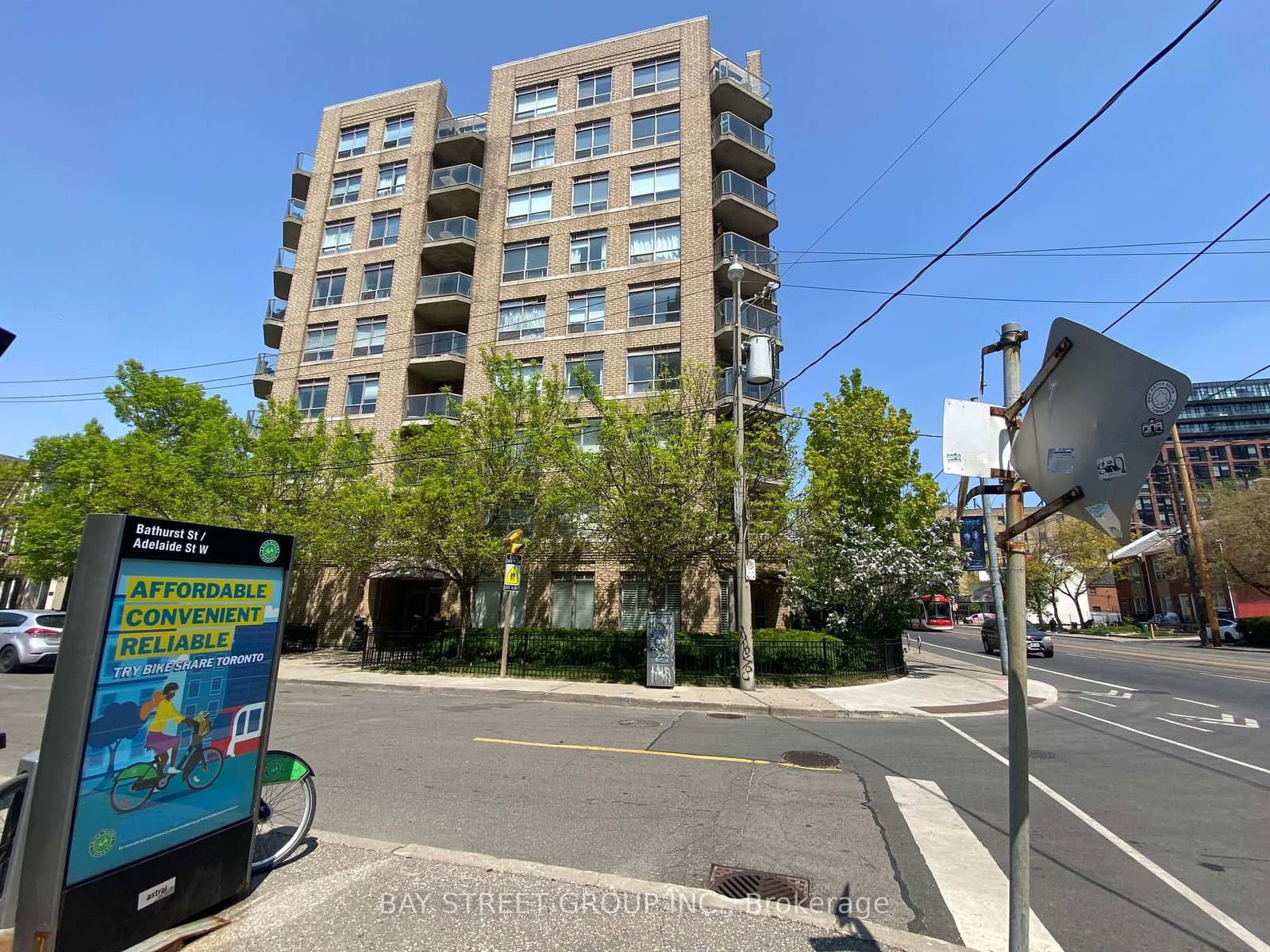 140 Bathurst Street, Unit 402 thumbnail 12
