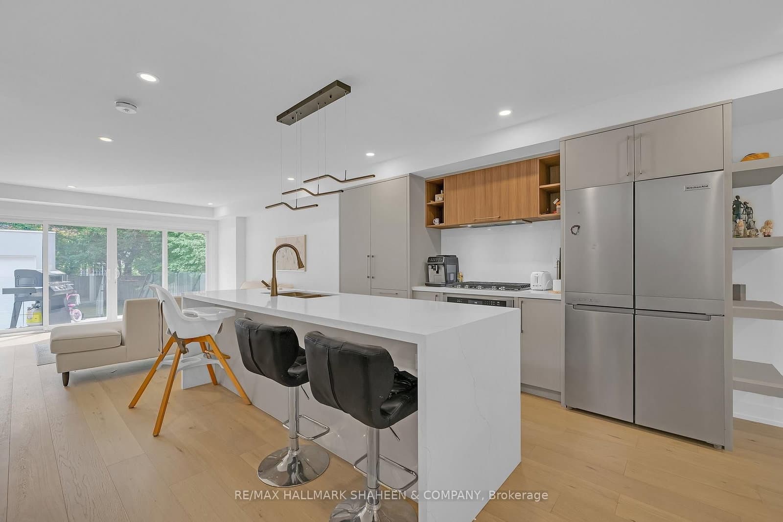 207 Sutherland Drive thumbnail 10