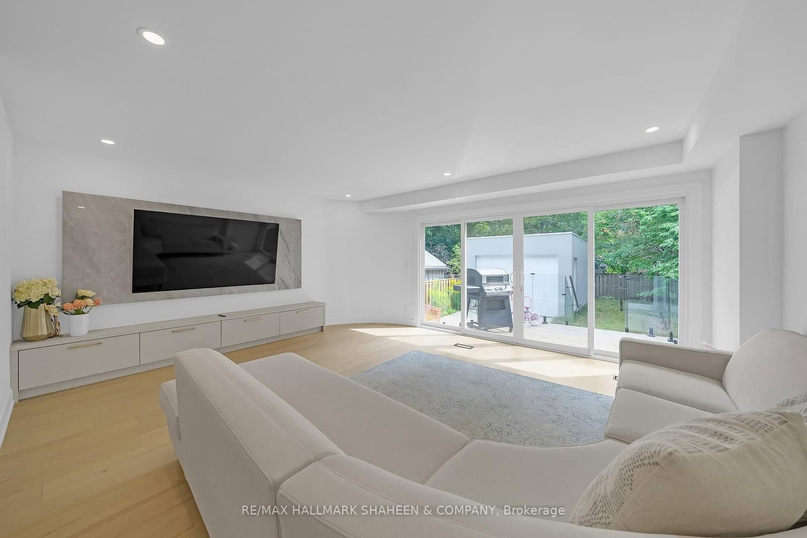 207 Sutherland Drive thumbnail 14