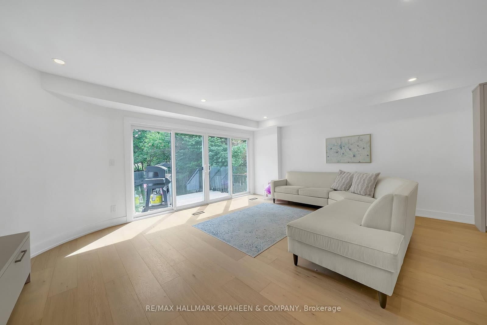 207 Sutherland Drive thumbnail 15