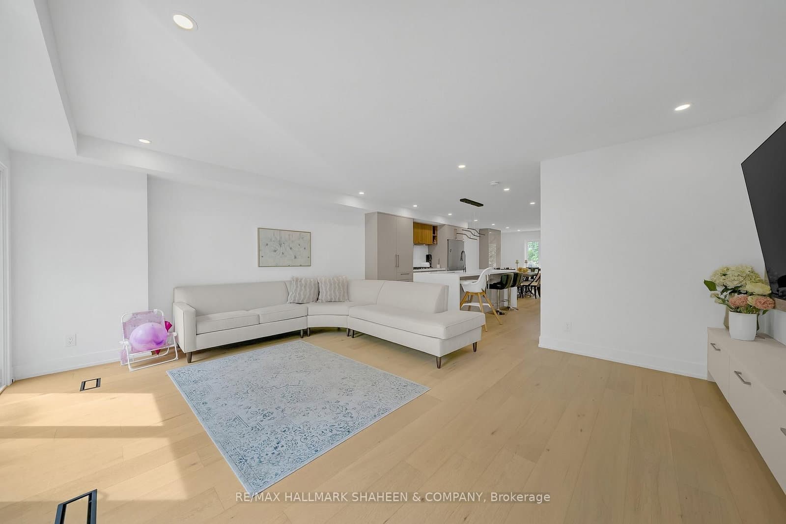 207 Sutherland Drive thumbnail 16