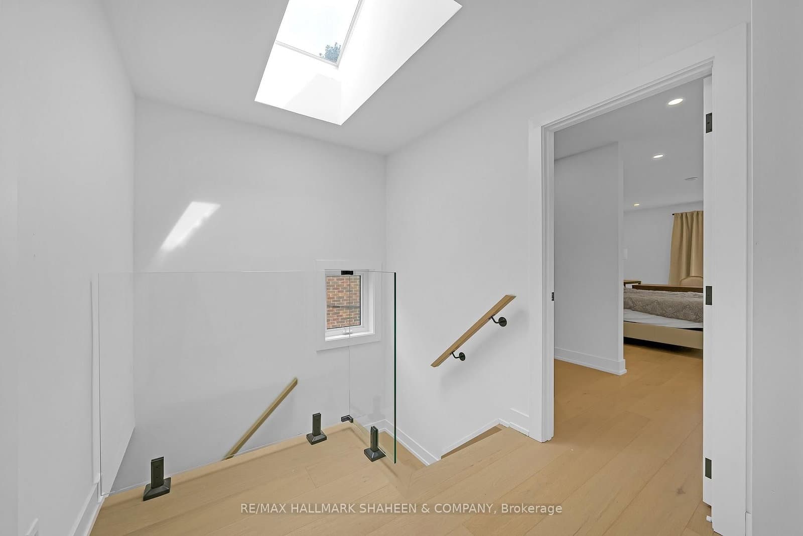 207 Sutherland Drive thumbnail 19