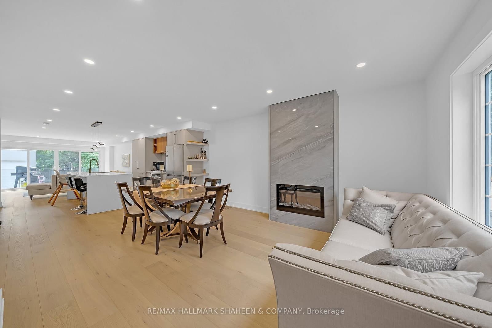 207 Sutherland Drive thumbnail 2