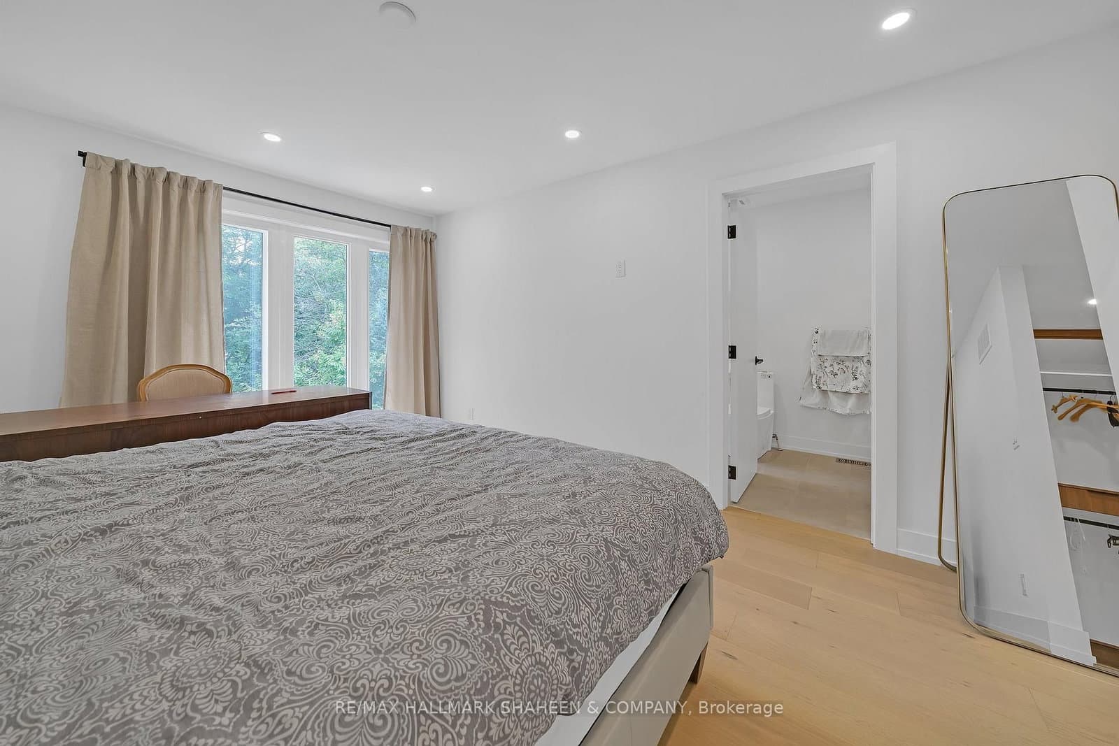 207 Sutherland Drive thumbnail 24