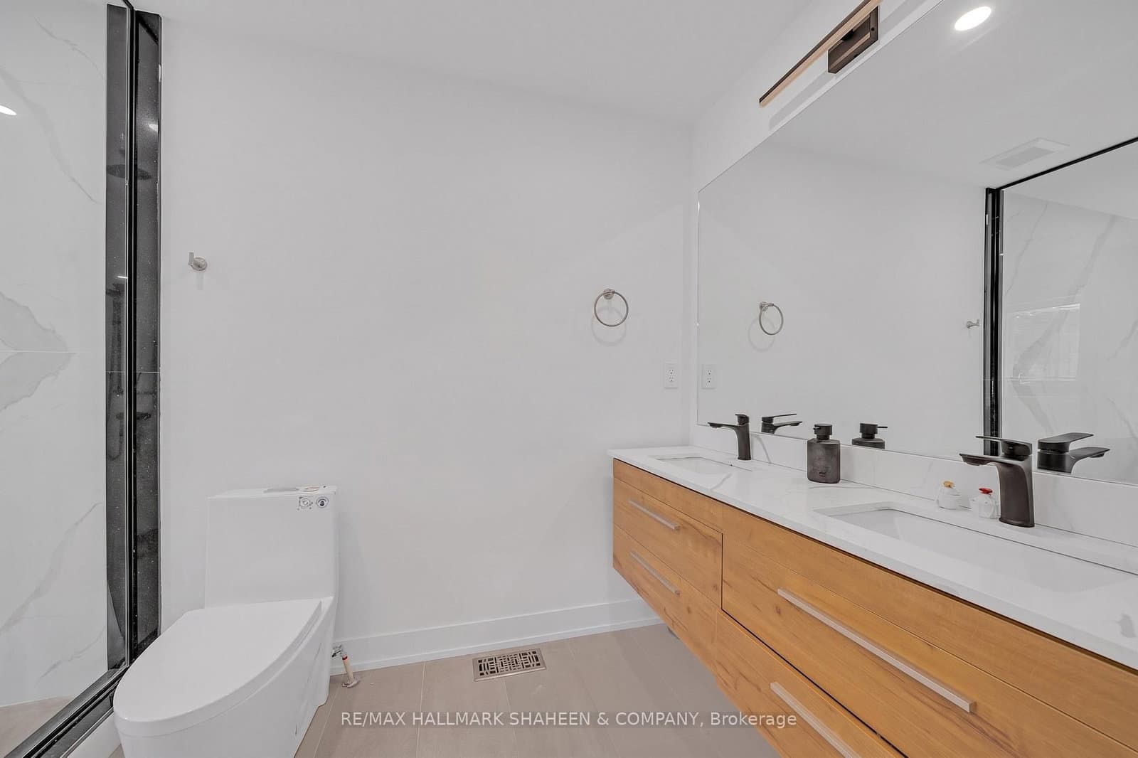 207 Sutherland Drive thumbnail 28