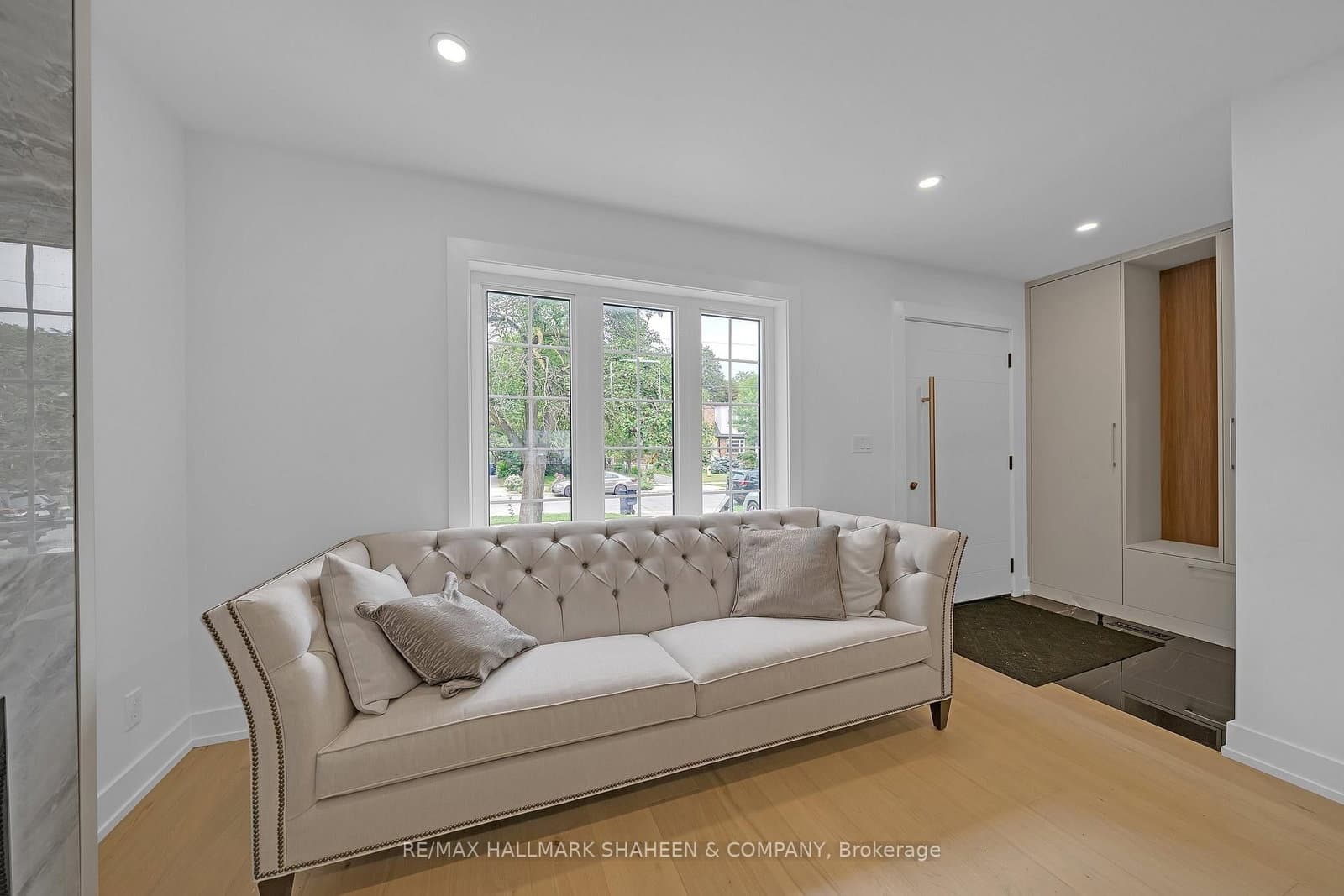 207 Sutherland Drive thumbnail 3