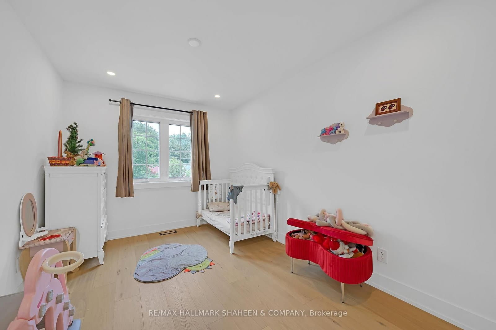 207 Sutherland Drive thumbnail 31