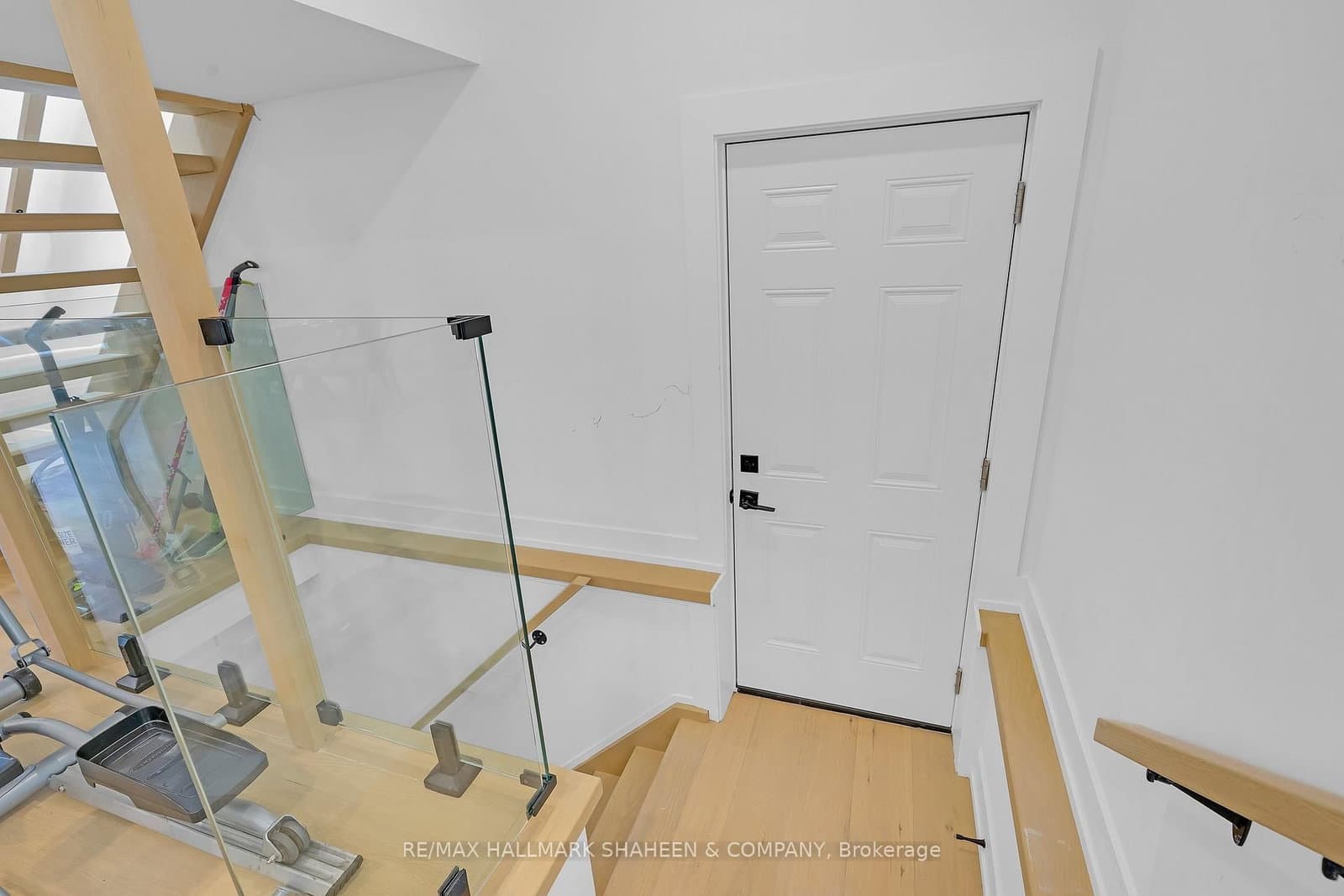 207 Sutherland Drive thumbnail 35