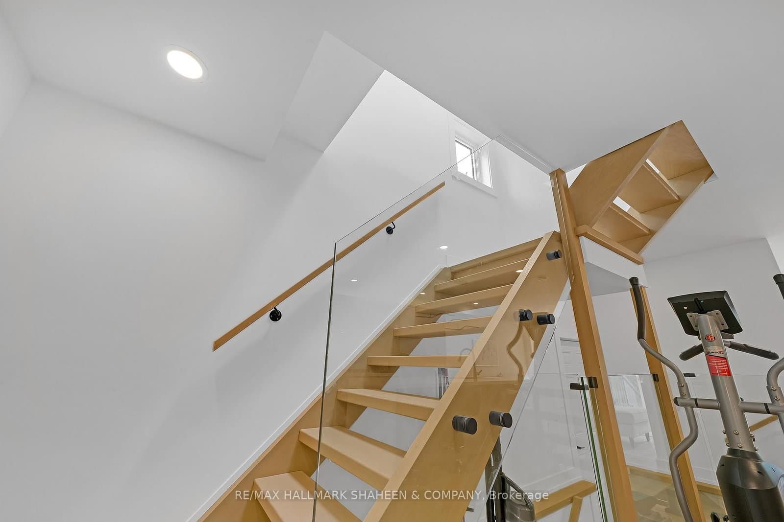 207 Sutherland Drive thumbnail 37