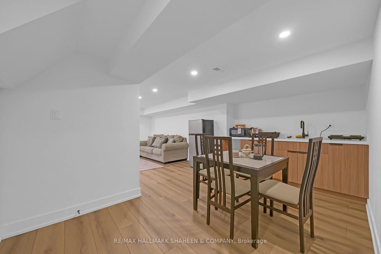 207 Sutherland Drive thumbnail 38
