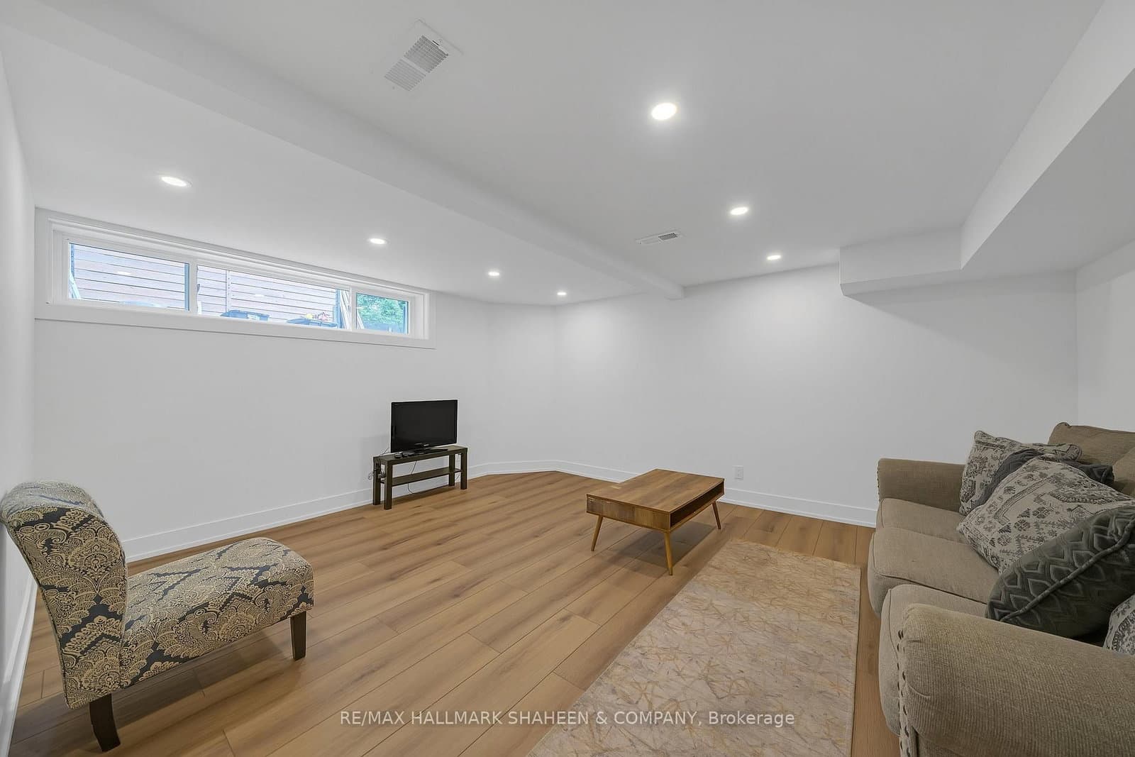 207 Sutherland Drive thumbnail 40