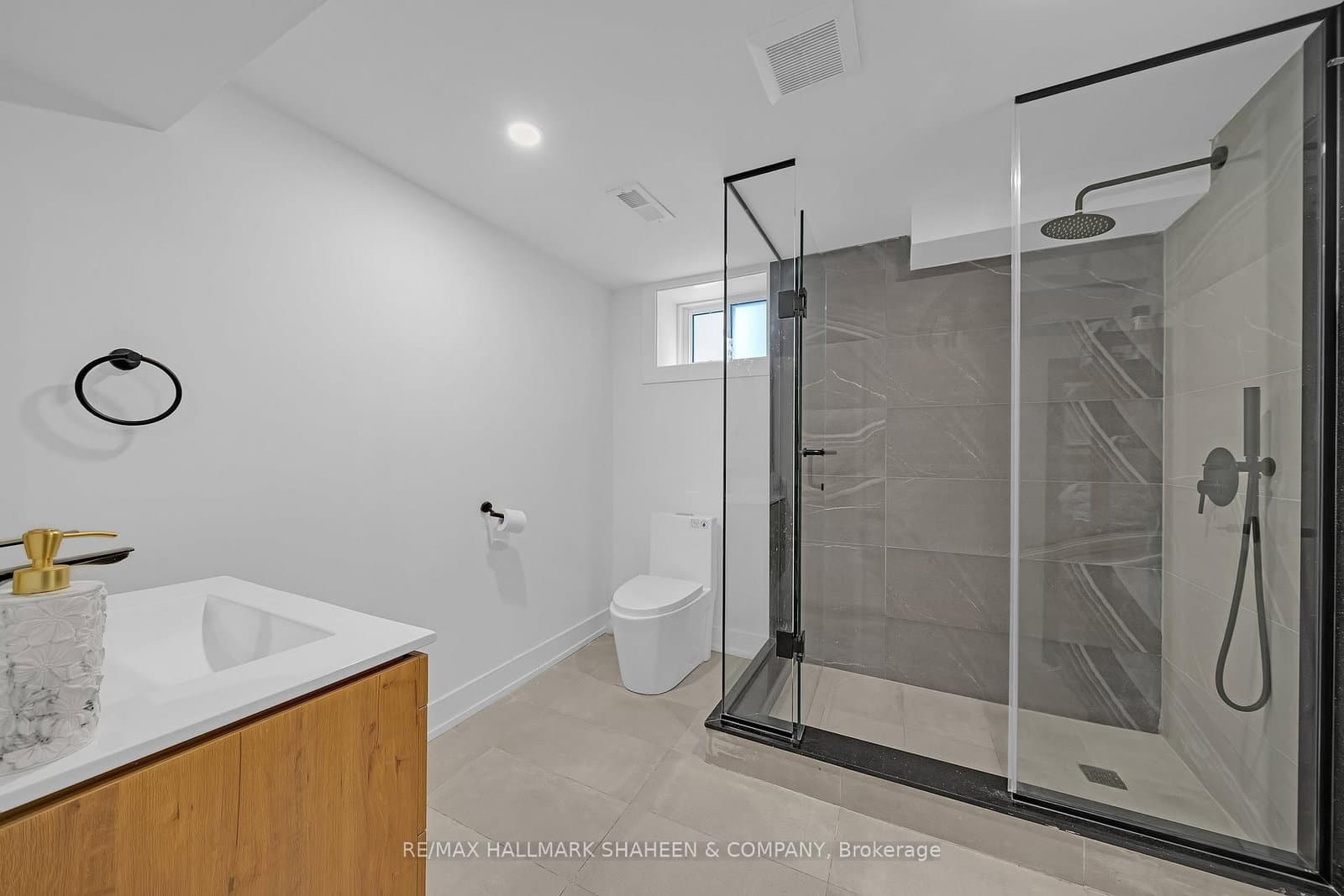 207 Sutherland Drive thumbnail 45