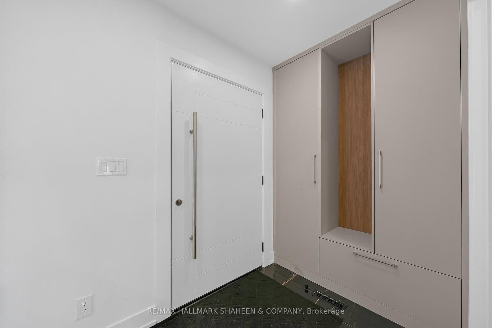 207 Sutherland Drive thumbnail 46