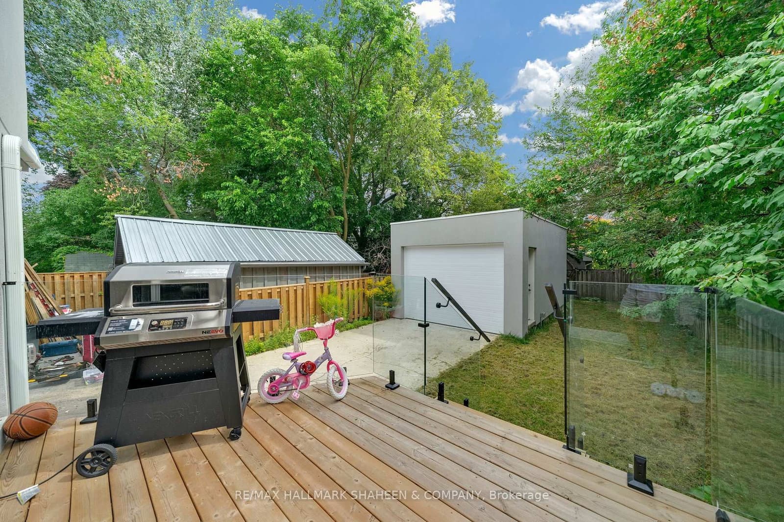207 Sutherland Drive thumbnail 47