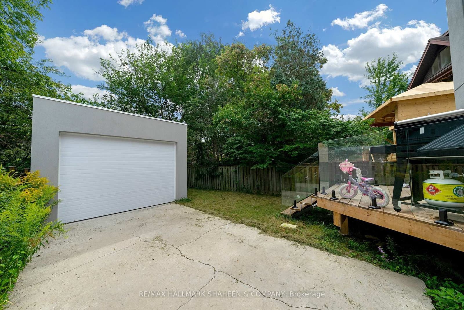 207 Sutherland Drive thumbnail 49