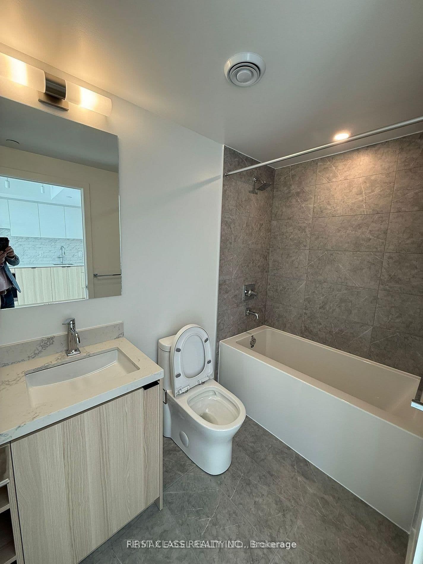 252 Church Street, Unit 5516 thumbnail 5