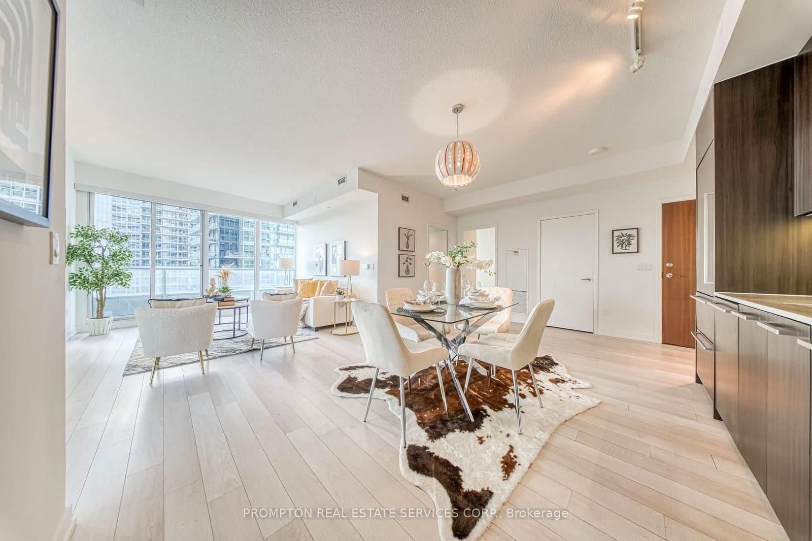115 Mcmahon Drive, Unit 2511 thumbnail 9