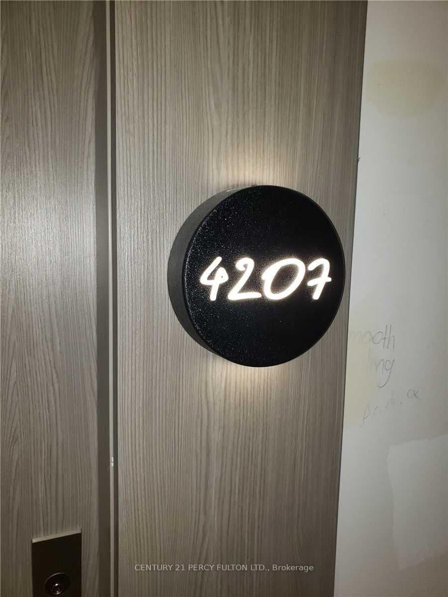 161 Roehampton Avenue, Unit 4207 thumbnail 3