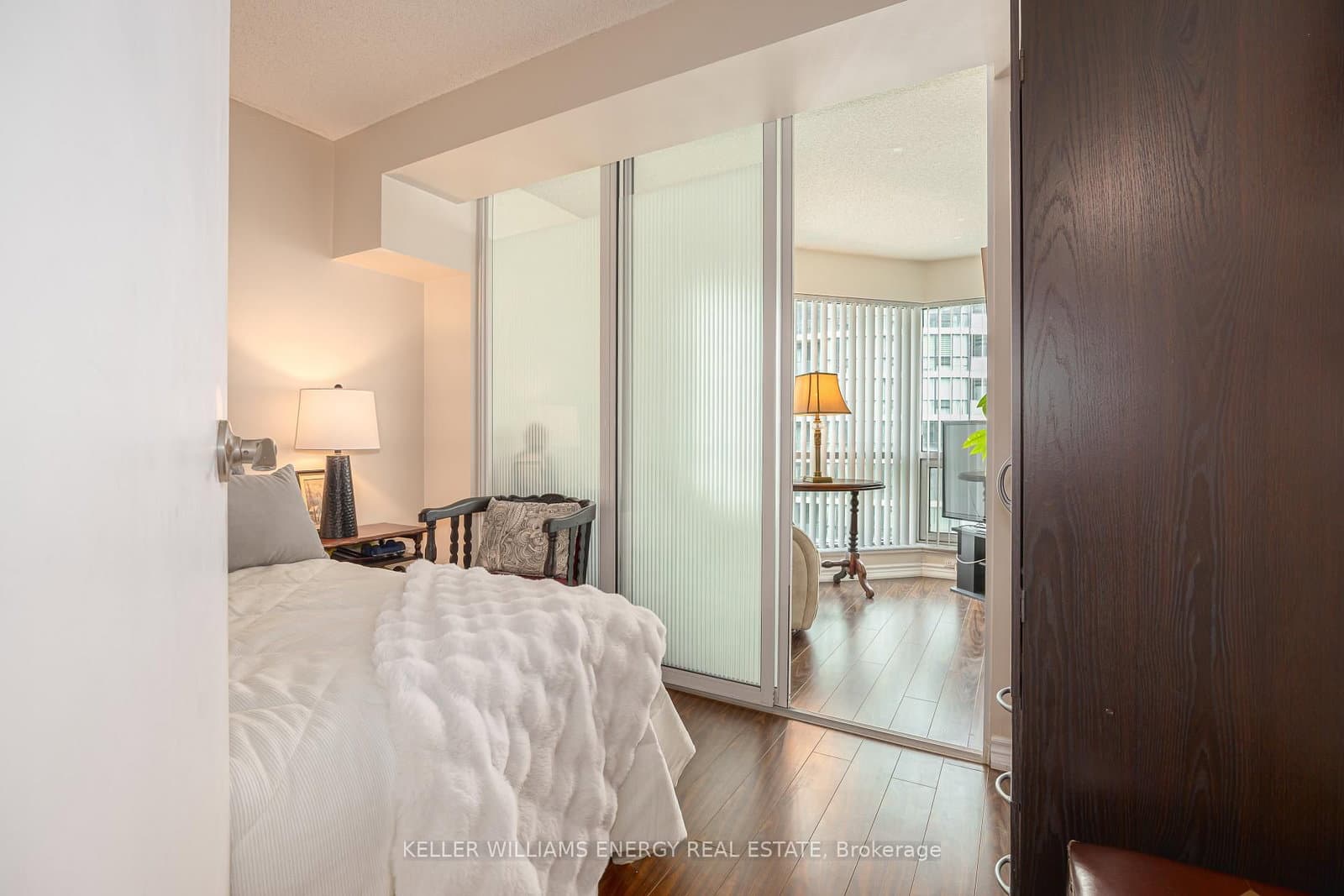 10 Yonge Street, Unit 1604 thumbnail 15